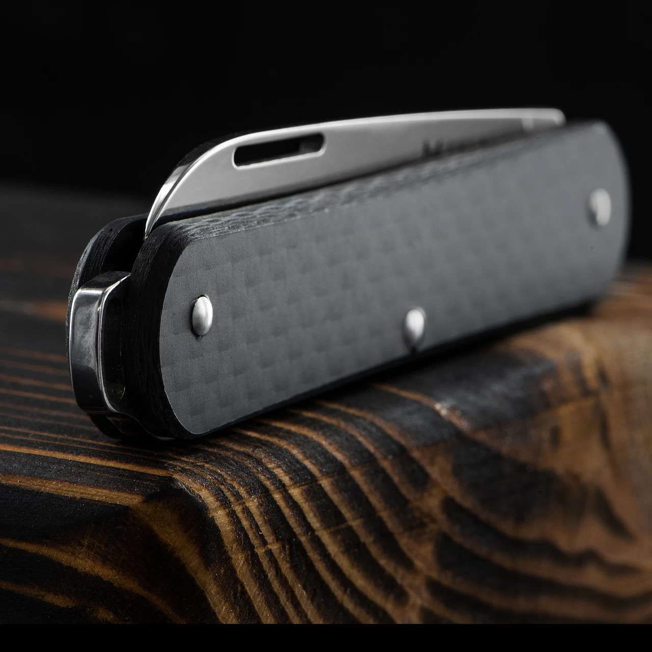 Fox Vulpis 1 Carbon Fibre Penknife 5 Fox Vulpis 1 Carbon Fibre Penknife - Image 3