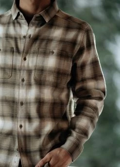 Kuhl Law Flannel Shirt -Outdoor clothing and equipment lawflannelolive6 20430.1678791361