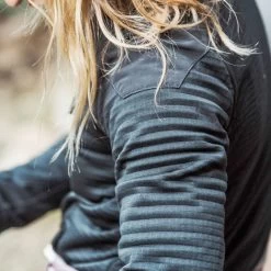 TAD Women Storm Pullover Loden Green 11 TAD Women Storm Pullover Loden Green -Outdoor clothing and equipment tad stormdet2 35356.1642758918