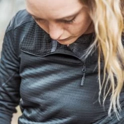 TAD Women Storm Pullover Raven -Outdoor clothing and equipment tad stormdet3 55290.1596192550.1280.1280 17537.1642759001